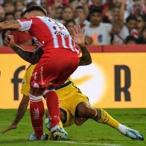 La polémica del Unión-Boca: Medina pegó un patadón y el VAR ni llamó a Rapallini