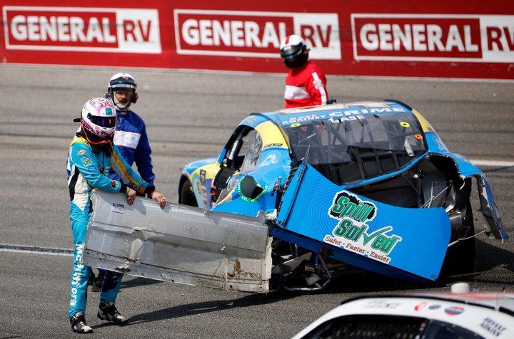 Arranca el paragolpe trasero (AFP).