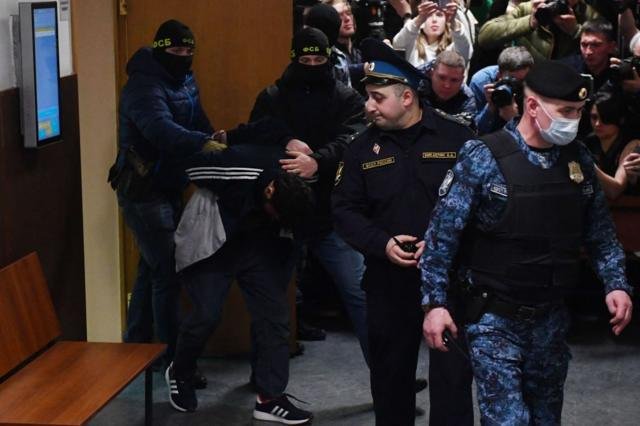 Uno de los detenidos llevado ante los tribunales. 