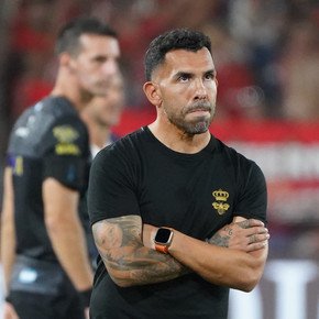 Carlitos: "El Tevez políticamente correcto no va más", el arbitraje y "no me voy a ir"