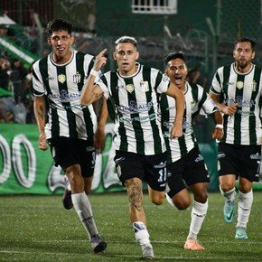 Excursio lo ganó en tiempo de descuento y lo alcanzó a Dock Sud en la punta