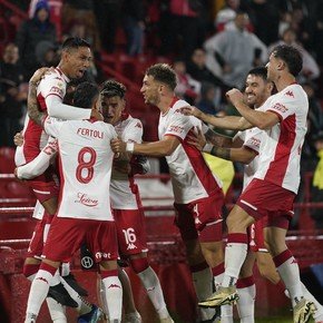 Huracán aplastó al Decano