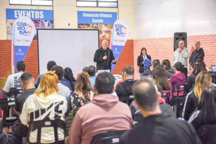 Continúan abiertas las inscripciones para realizar el curso de entrenador de Natación