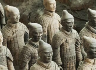 La accidentada historia de cómo se descubrieron en China los guerreros de terracota, uno de los mayores hallazgos arqueológicos de la historia