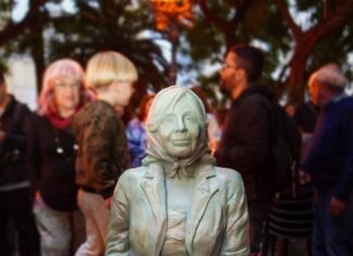 La escultura de Sonia Torres fue emplazada en la Plazoleta de La Merced