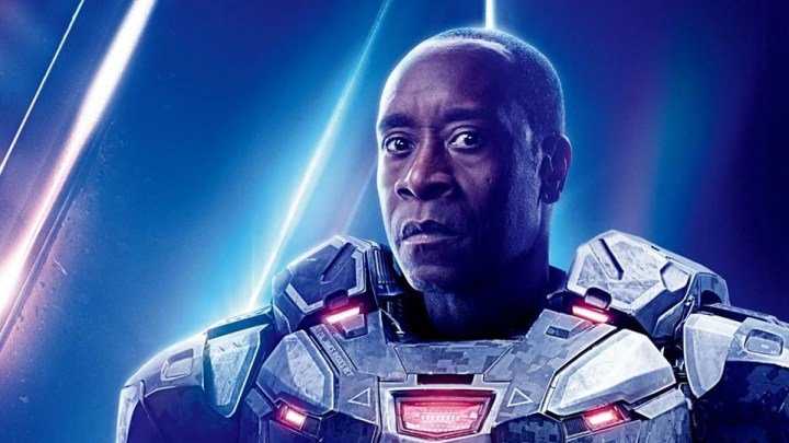Don Cheadle como Máquina de Guerra.
