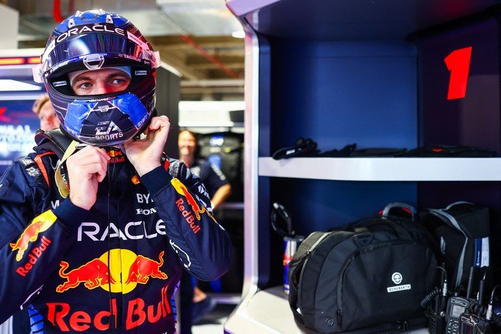 Max está preparado para la carrera. (Photo by Mark Thompson / Getty Images via AFP)