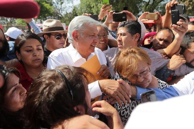 AMLO con adherentes