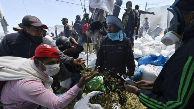 Campesinos cocaleros en protesta