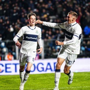 Gimnasia sonríe: goleó 3-0 a Banfield y es uno de los líderes 