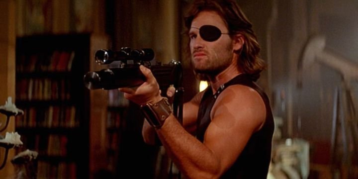 Snake apunta con su arma en Escape from New York