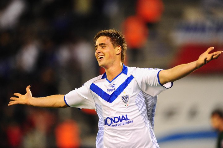 El zurdo hizo su debut profesional en Liniers.