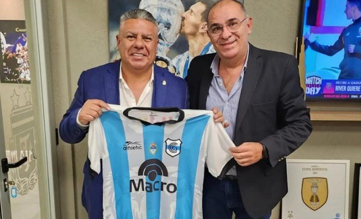 Walter Morales, presidente de Gimnasia de Jujuy, con Chiqui Tapia.