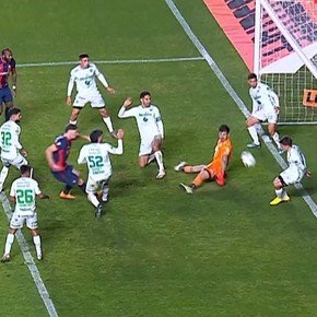 Video: Campi tapó el gol y después se lo taparon