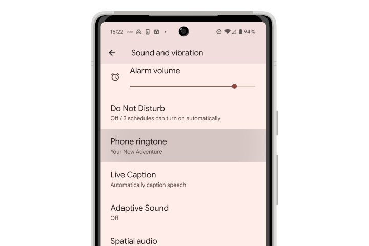 Configuración de Android 14 con el tono de llamada del teléfono resaltado.