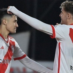 Buen ensayo de River: tres goles a Olimpia y el debut de Bareiro