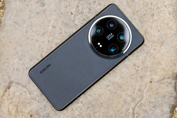 La parte trasera del Xiaomi 14 Ultra.