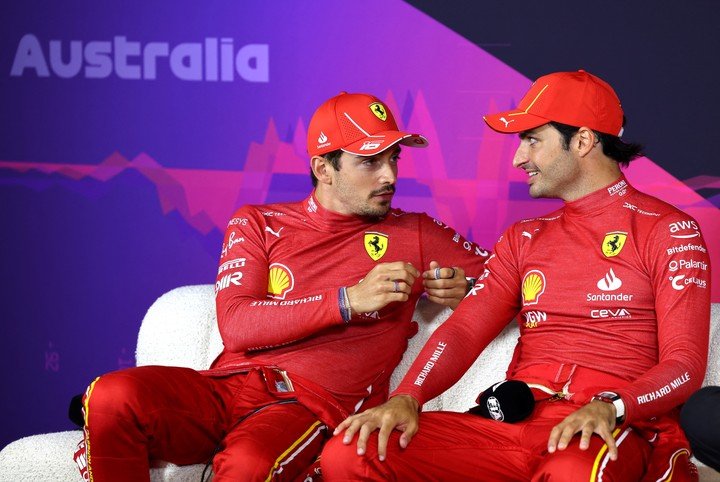 Sainz y Leclerc, la dupla de Ferrari este año.