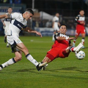 Maxi Meza: rápido debut en River y partido especial por su origen