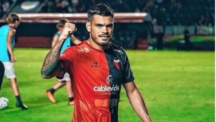 La primera decisión fuerte de Diego Osella como entrenador de Colón