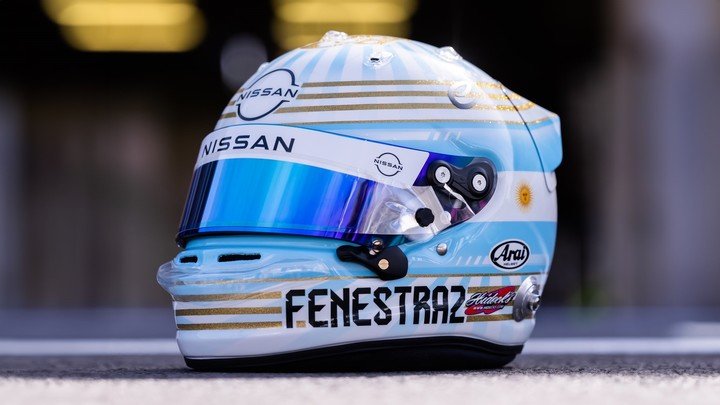 El casco argentino personalizado de Sacha Fenestraz. (Foto: @sachafenestraz)