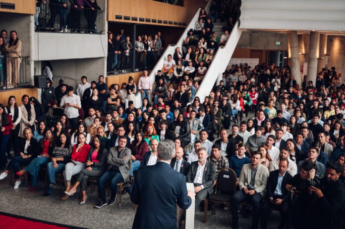 Con más de 1000 inscriptos, Passerini encabezó la apertura del Primer Congreso Federal de Juventudes