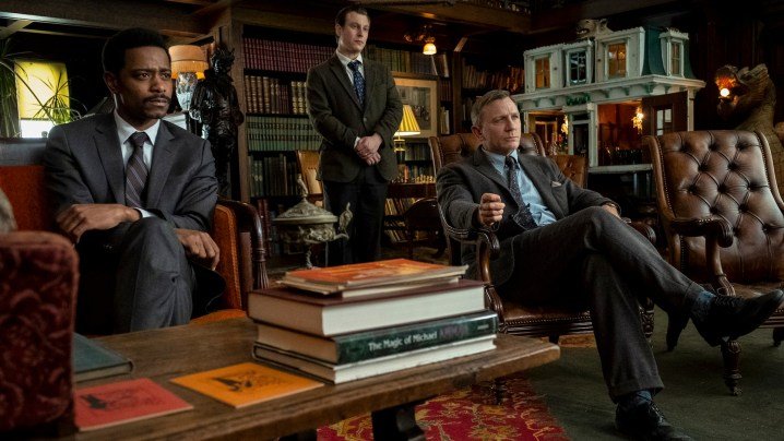 Lakeith Stanfield, Noah Segan y Daniel Craig en la novela policíaca de Rian Johnson, Knives Out.