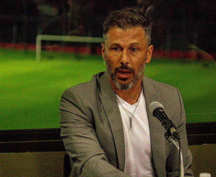 Moreno y Fabianesi estuvo en la charla con la dupla (Prensa Colón).