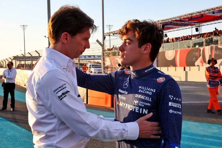 James Vowles, jefe de Williams, junto a Franco Colapinto. (@WilliamsRacing)