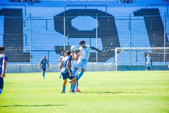 Toledo se lesionó la rodilla y tendrá un mes de recuperación (Foto: Prensa Temperley).