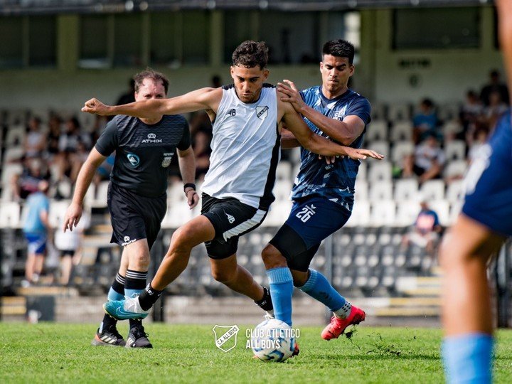 El Albo se quedó con el duelo contra Liniers. (Foto: Prensa All Boys)