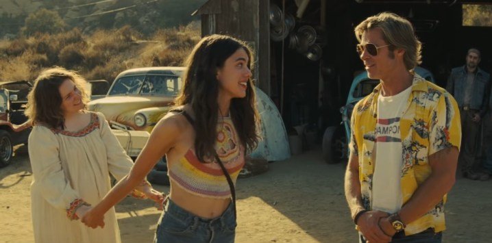 Lena Dunham, Margaret Qualley y Brad Pitt en Érase una vez... en Hollywood.