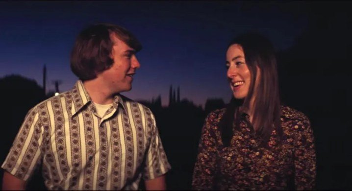 Cooper Hoffman y Alana Haim en Licorice Pizza.