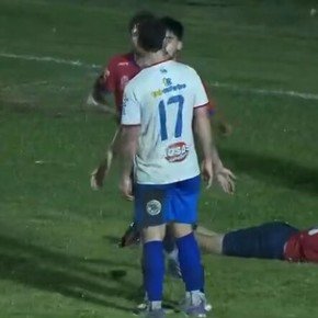 Video: la brutal trompada de nocaut en el fútbol uruguayo 