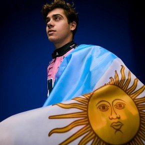 Alpine albiceleste: el fotón de presentación de Franco Colapinto con la bandera argentina