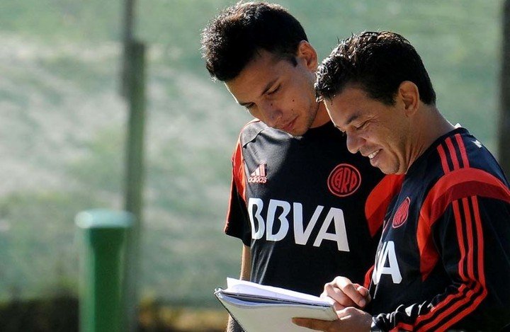 Vangioni junto a Marcelo Gallardo.