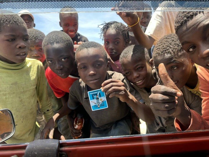 "Travesía Africana": el recorrido de los hermanos Franzosi junto a Agustín Izquierdo que buscar recorrer el continente con su vehículo Citroën 3CV y que las figuras de Lionel Messi los ayuda a cruzar fronteras (Foto: Cortesía de Ricardo Franzosi).