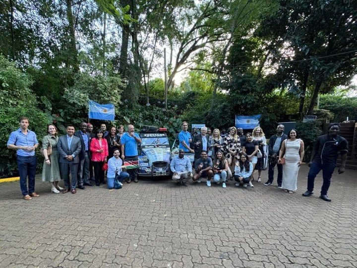 "Travesía Africana": el recorrido de los hermanos Franzosi junto a Agustín Izquierdo que buscar recorrer el continente con su vehículo Citroën 3CV y que las figuras de Lionel Messi los ayuda a cruzar fronteras (Foto: Cortesía de Ricardo Franzosi).