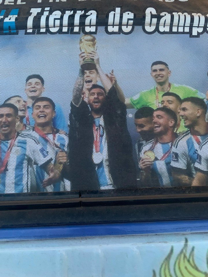 "Travesía Africana": el recorrido de los hermanos Franzosi junto a Agustín Izquierdo que buscar recorrer el continente con su vehículo Citroën 3CV y que las figuras de Lionel Messi los ayuda a cruzar fronteras (Foto: Cortesía de Ricardo Franzosi).