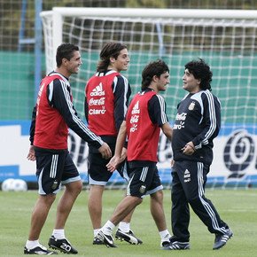 Jugó en Boca, lo dirigió Maradona, fue campeón con Tigre y firmó con un equipo de quinta división