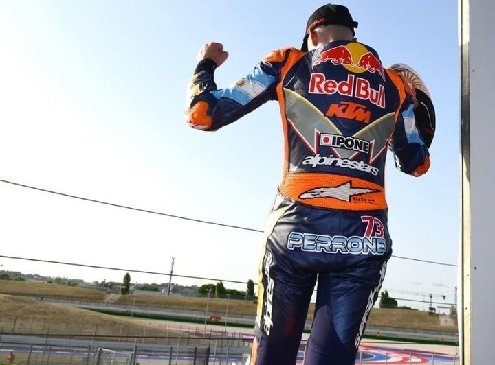 Valen, las motos y una pasión que lleva desde chico. (Foto: @valentinperrone73)