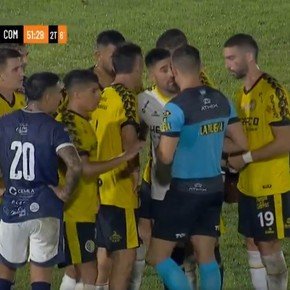 Escándalo en el Ascenso: lo echaron, no lo dejaron entrar al túnel y se cruzó con un auxiliar