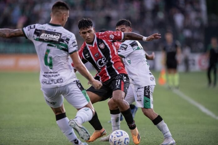 Video: gritaron el empate de Chacarita frente a la gente de Chicago y se armó...