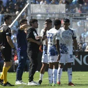 La insólita queja del Cacique Medina tras empatar el clásico: ¡por la camiseta!