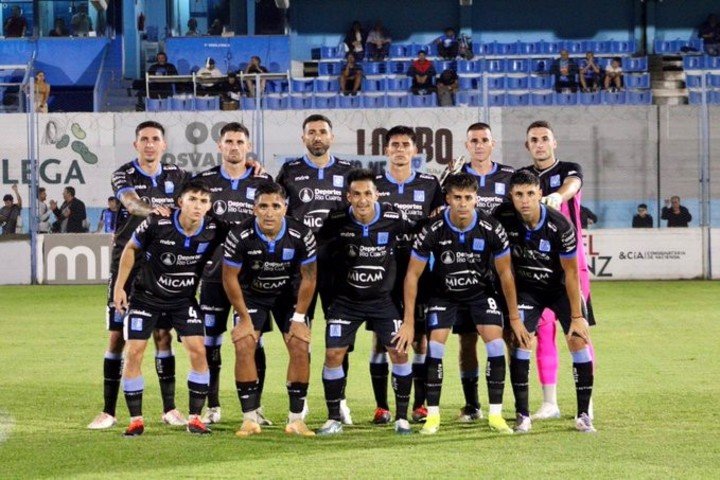 Estudiantes de Río Cuarto visita a Chacarita en San Martín (Prensa Estudiantes RC)