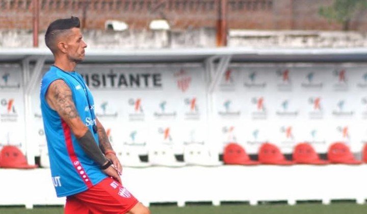 Cristian Tula fue despedido de Talleres de Escalada. Foto: Prensa Talleres RE.