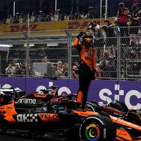 Piastri aprovechó la sanción a Verstappen y se quedó con el GP de Arabia Saudita de la Fórmula 1