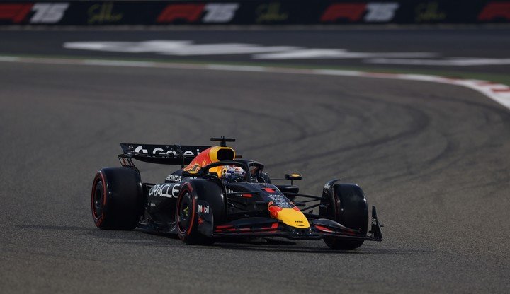 El RB21 corriendo en el asfalto de Bahrein. (EFE)