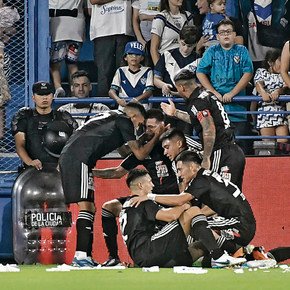 El equipo de Primera División que hace historia con 18 jugadores y un DT del Ascenso