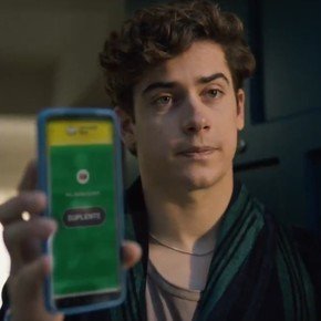 Franco Colapinto la rompe en dos spots y se ríe de sí mismo: "Nos vemos en Imola, pa"